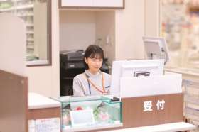 クスリのアオキ　比叡辻薬局（医療事務）の求人画像