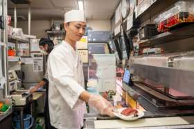 回転寿司みさき 人形町店の求人画像