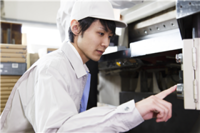 袋のチューブ加工機械オペレーター／日払いOK