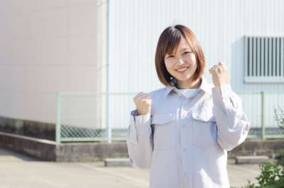 【未経験OK！ガラス資材の研磨・加工作業】福利厚生充実！無料駐車場あり