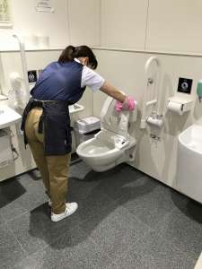 東京駅　オフィスビル清掃　週5日　８H社保加入、又は３.5H　お手洗い清掃の求人画像_3