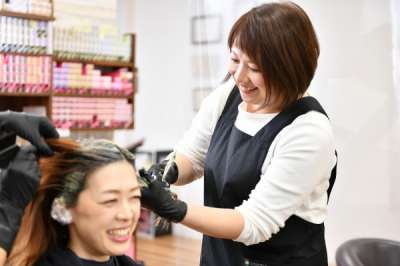ヘアカラー専門店カラープラス　今宿駅前店のアルバイト写真