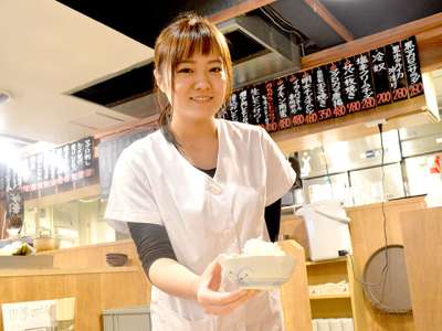 【接客・ホール】豊富なメニューが楽しめる町鮨居酒屋！まかない有