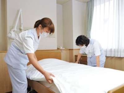 【病院でのベッドメイク】午前のみの短時間パート！嬉しい土日休み！...