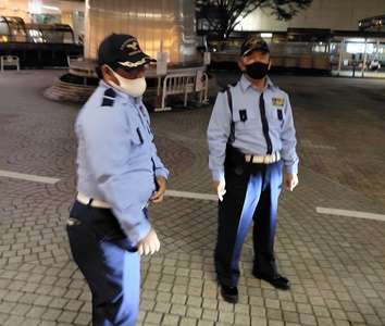 お給料は週払い♪★神戸市内一円に勤務地あり★工事現場などでの交通警備！