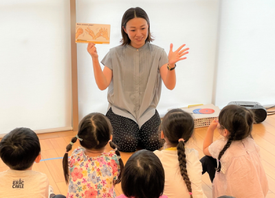 ベネッセビースタジオ幼稚園保育園の英会話講師（昭島市東町）のアルバイト写真