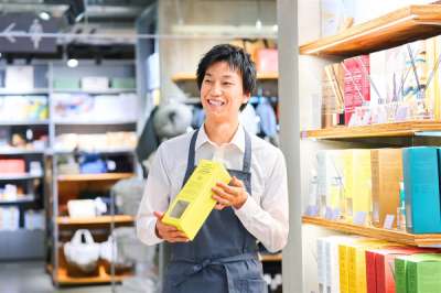 Ｓｔａｎｄａｒｄ　Ｐｒｏｄｕｃｔｓ　マロニエゲート銀座店_9170のアルバイト写真