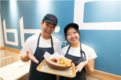 bb.q OLIVE CHICKEN cafe　 千里中央店（オリーブチキンカフェ）【1594】のアルバイト写真