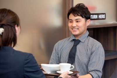 カフェ・ド・クリエ　プラス　汐留芝離宮店のアルバイト写真