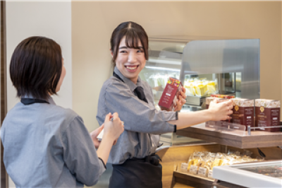 カフェ・ド・クリエ　プラス　汐留芝離宮店のアルバイト写真