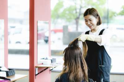 ヘアカラー専門店カラープラス　高知駅前店のアルバイト写真