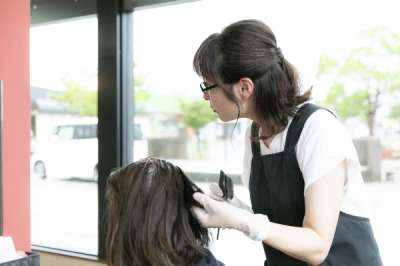 ヘアカラー専門店カラープラス　下総中山店のアルバイト写真
